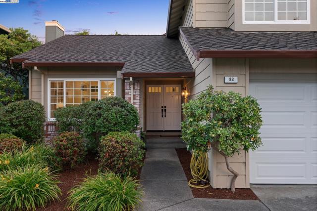 82 Applegate Way, Alameda CA: https://media.crmls.org/mediaz/1368ad28-b6e3-4be4-ae00-cbd1df7ae67d.jpg