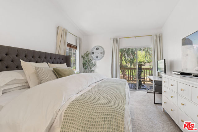 5837 Oak Bend Lane, Oak Park CA: https://media.crmls.org/mediaz/13690068-a1f9-4051-a100-a58cddc78c40.jpg