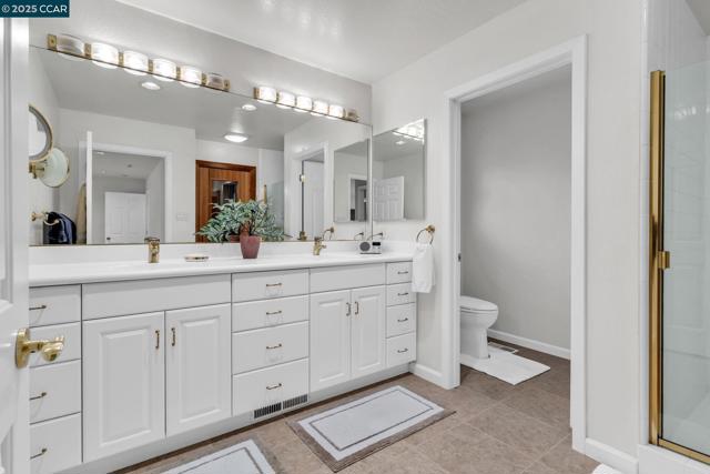 2032 Vanderslice Ave, Walnut Creek CA: https://media.crmls.org/mediaz/1369153b-27ae-417f-9eae-1445f3d79a0a.jpg