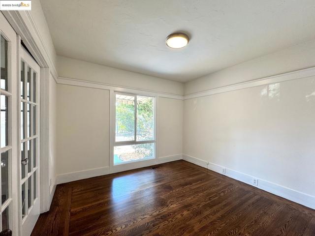 5926 Marshall St, Oakland CA: https://media.crmls.org/mediaz/136a1da9-0635-4fe2-bdcd-1a86965f211c.jpg