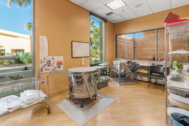 81139 Laguna Court, La Quinta CA: https://media.crmls.org/mediaz/136a5c6e-4259-4772-9fc7-71fff8f5e38e.jpg
