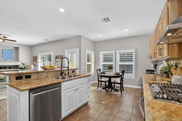 Detail Gallery Image 16 of 42 For 161 Willow Meadow Pl, Escondido,  CA 92027 - 3 Beds | 3 Baths