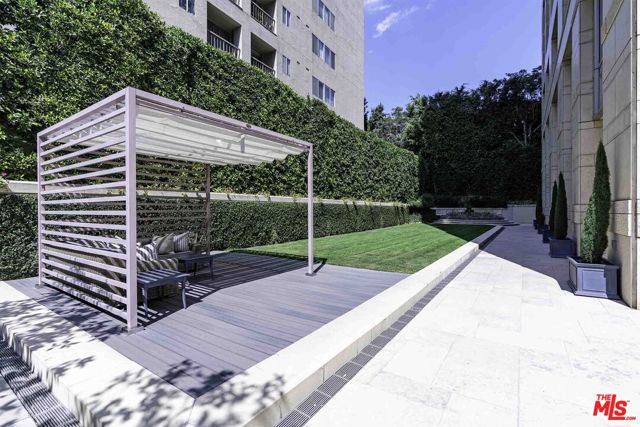 10727 Wilshire Boulevard, Los Angeles CA: https://media.crmls.org/mediaz/136c34cf-a1aa-4731-9c36-41692a14b382.jpg