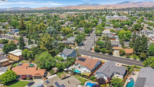 2211 College Avenue, Livermore CA: https://media.crmls.org/mediaz/136c4af9-c94b-4f60-9bb9-cf70619cbbdd.jpg