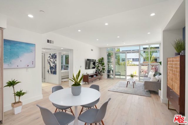 8210 Fountain Avenue, West Hollywood CA: https://media.crmls.org/mediaz/136c9c6f-9887-4671-9a68-05370884de3b.jpg