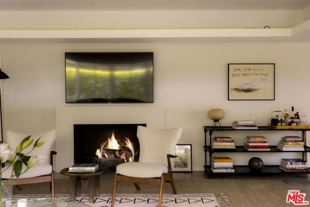 2246 Chelan Place, Los Angeles CA: https://media.crmls.org/mediaz/136ca072-f38e-412f-84d9-f604c42cda5f.jpg
