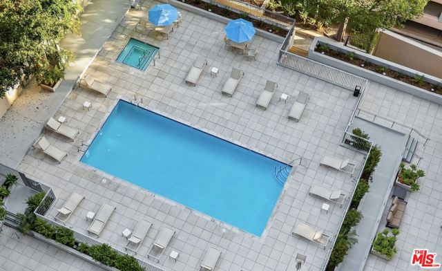 10450 Wilshire Boulevard, Los Angeles CA: https://media.crmls.org/mediaz/136ca343-1b3a-4e8c-bfe0-89e3ae30f740.jpg