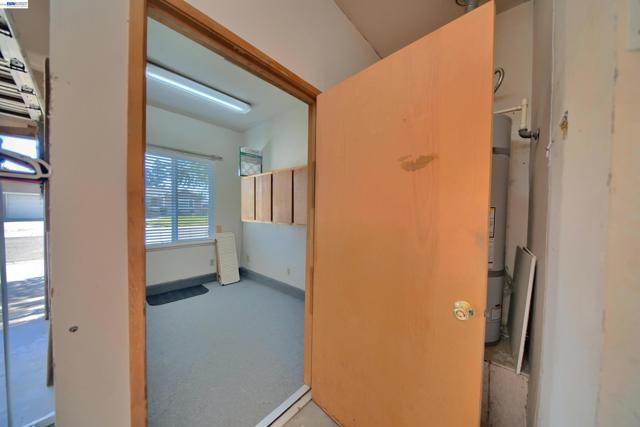 1425 Forest Dr, Turlock CA: https://media.crmls.org/mediaz/136cabb0-e32c-4b4c-81e3-a0a3620654af.jpg