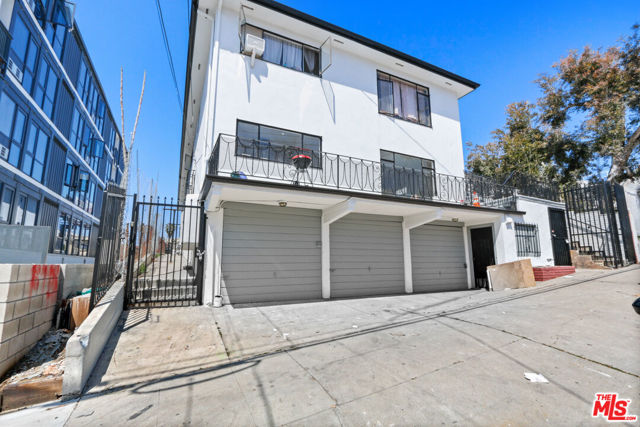 151 S Mountainview Avenue, Los Angeles CA: https://media.crmls.org/mediaz/136d03e5-8528-4cce-9a8d-ffedc31eaa30.jpg