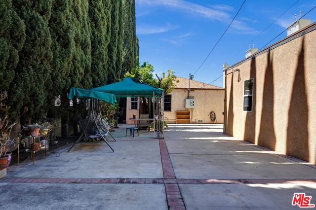 844 N Poinsettia Place, Los Angeles CA: https://media.crmls.org/mediaz/136d7653-ba5c-45e3-9761-a484da25d29f.jpg