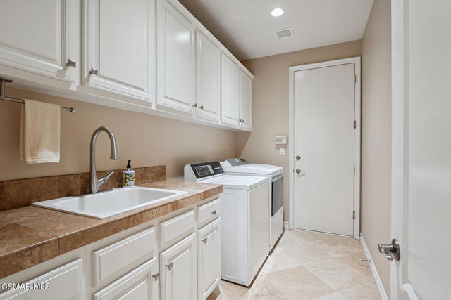 684 Noble Road, Simi Valley CA: https://media.crmls.org/mediaz/136ddc63-696b-4f30-8417-5a06808f8754.jpg