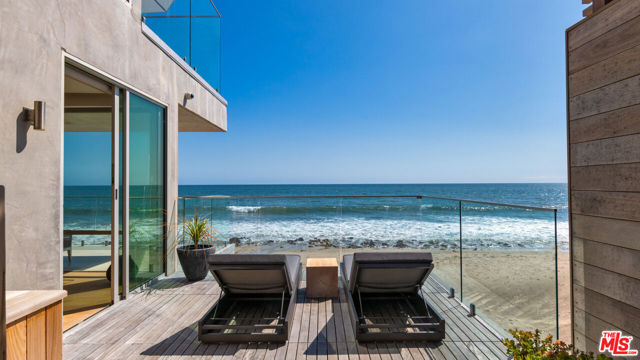 24572 Malibu Road, Malibu CA: https://media.crmls.org/mediaz/136e00f1-d8ab-4b85-b28d-692828f6332c.jpg