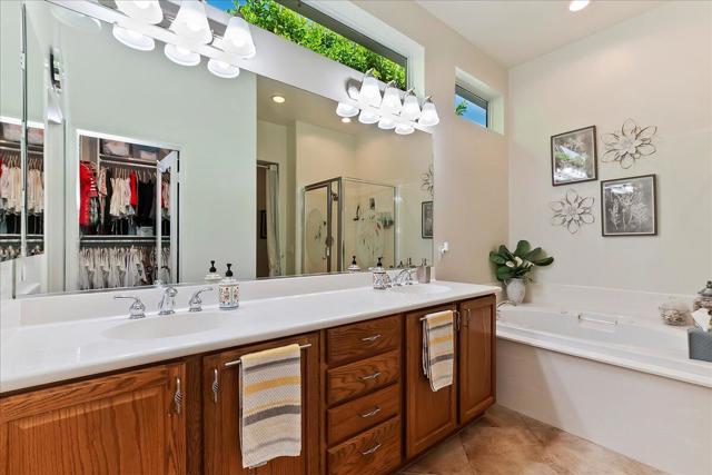 80536 Hoylake Drive, Indio CA: https://media.crmls.org/mediaz/136e096f-dcbd-4a0b-9de0-b436b63a4a03.jpg
