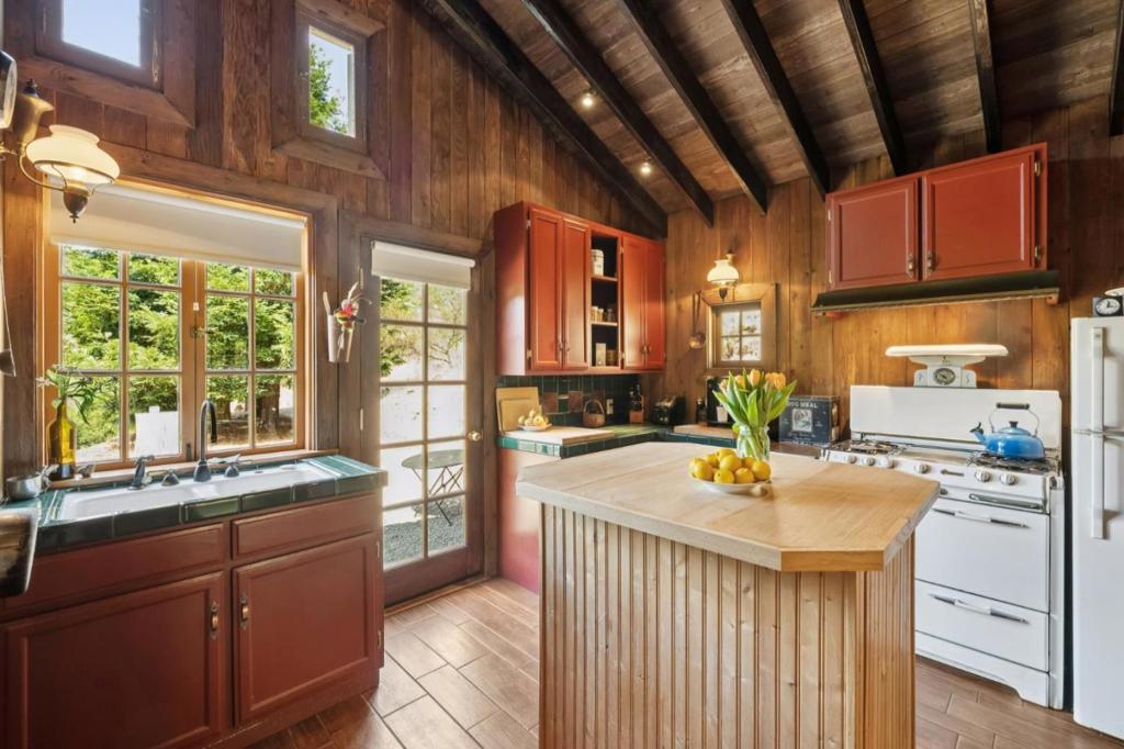 MLS #ML82005863 image #49