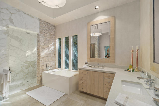 81 Royal Saint Georges Way, Rancho Mirage CA: https://media.crmls.org/mediaz/136edde8-71a5-4680-8155-346afcbdebef.jpg