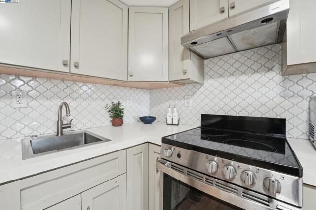 2155 42nd Ave, Oakland CA: https://media.crmls.org/mediaz/136f0cd2-23ad-4ee7-9206-63265db5ca77.jpg