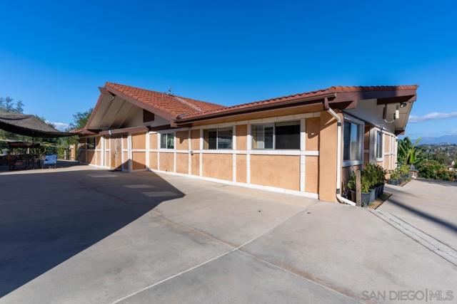 732 Hamilton Lane, Fallbrook CA: https://media.crmls.org/mediaz/136f3927-b3e4-4e98-983f-2f3d523fca29.jpg