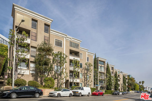 8455 Fountain Avenue, West Hollywood CA: https://media.crmls.org/mediaz/136f4ab8-afd3-4238-a518-56798fe3678f.jpg