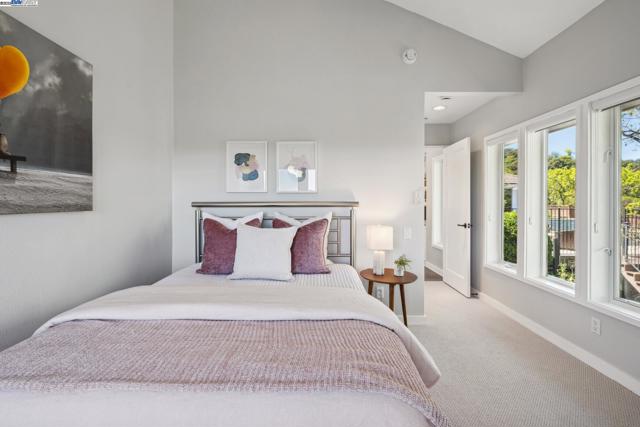 11 Leslyn Lane, Lafayette CA: https://media.crmls.org/mediaz/136f95d0-c86e-4d8a-bc67-df60abaada11.jpg