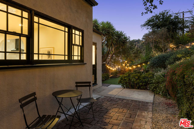 2236 Earl Court, Los Angeles CA: https://media.crmls.org/mediaz/136fcfd5-2f4c-45fe-ac52-32255fce53bc.jpg