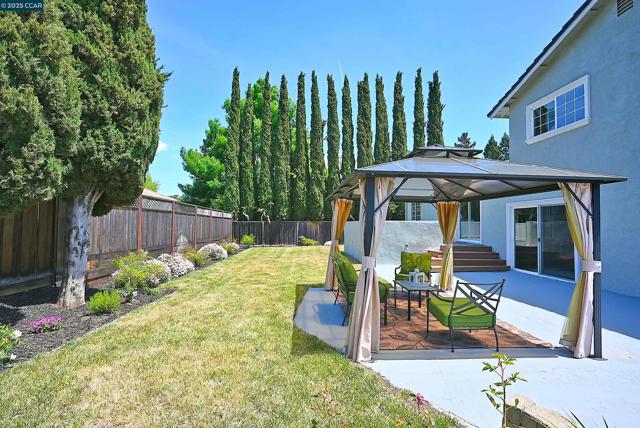 2782 Canyon Creek Dr, San Ramon CA: https://media.crmls.org/mediaz/136fe40f-e053-4feb-9dc1-6bc870ba2921.jpg