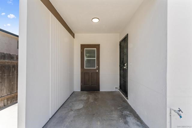 709 4th AVE, Chula Vista CA: https://media.crmls.org/mediaz/13708689-6825-4cdb-bf54-6b6b0d95a335.jpg