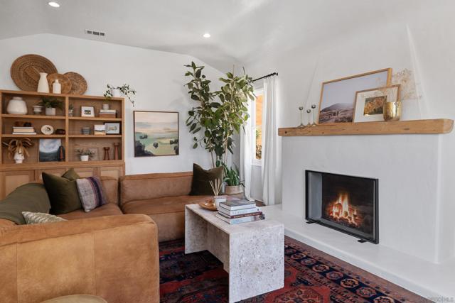 4826 Biona Dr, San Diego CA: https://media.crmls.org/mediaz/1370aedf-8e40-449b-b170-bb52e43af930.jpg