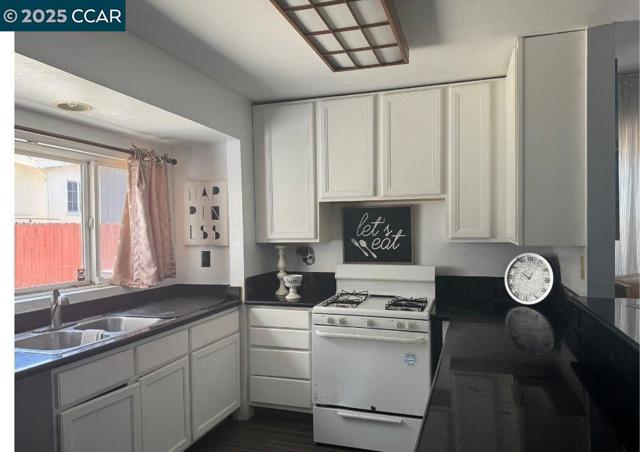 3770 Suter St, Oakland CA: https://media.crmls.org/mediaz/1370b077-4688-4b3c-bea7-da45978541a5.jpg