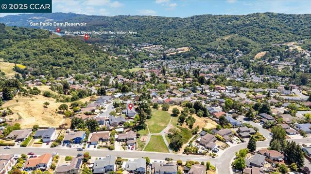 739 Devils Drop Ct, Richmond CA: https://media.crmls.org/mediaz/1370dc85-0f25-4bc0-b30d-63555c4cc4b9.jpg