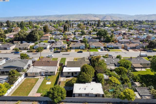 37107 Holly St, Fremont CA: https://media.crmls.org/mediaz/137113e8-ebc0-4b8b-a75b-5c2c45aab658.jpg