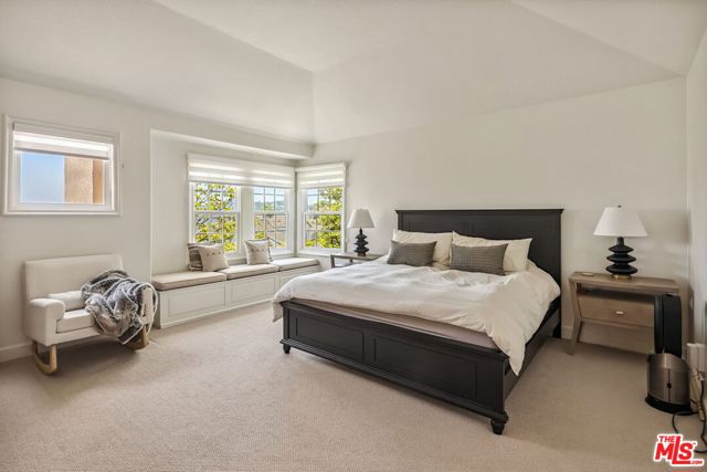 11737 Gwynne Lane, Los Angeles CA: https://media.crmls.org/mediaz/13712a57-5580-4727-ada1-99ddc47eeb58.jpg