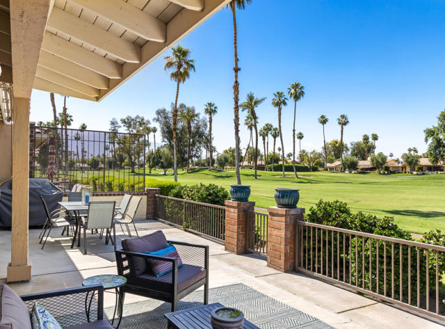 428 Sierra Madre S, Palm Desert CA: https://media.crmls.org/mediaz/13712cee-2867-4bf9-92b5-05fa8fa48d81.jpg