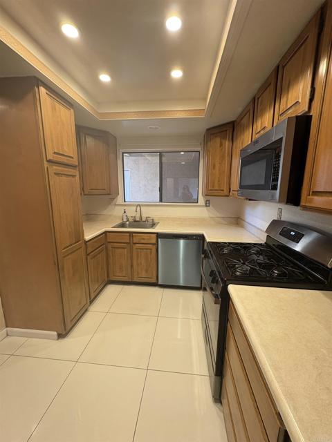 Detail Gallery Image 1 of 24 For 931 Martin Dr #3,  Escondido,  CA 92026 - 2 Beds | 2 Baths