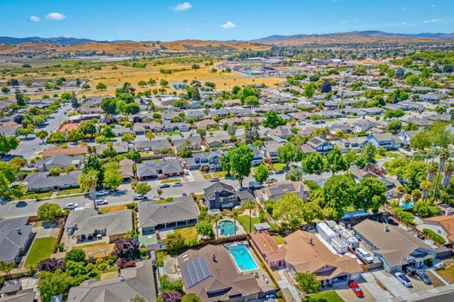 1851 Severinsen Street, Hollister CA: https://media.crmls.org/mediaz/13719742-d5db-4730-8c67-30b6d6dcb149.jpg