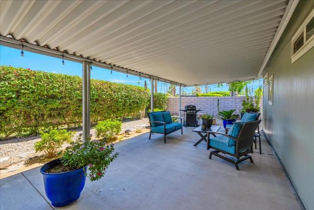 1327 Via Palmera, Cathedral City CA: https://media.crmls.org/mediaz/1371a1e5-b867-4817-98a3-040c2d885454.jpg