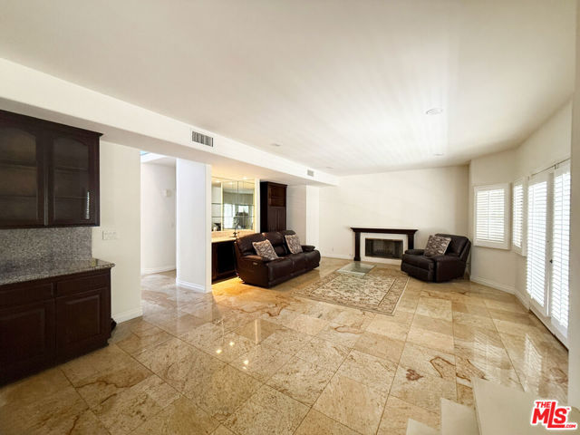 15020 Encanto Drive, Sherman Oaks CA: https://media.crmls.org/mediaz/1371ebc6-5fed-473b-a09f-d763cdd1a951.jpg