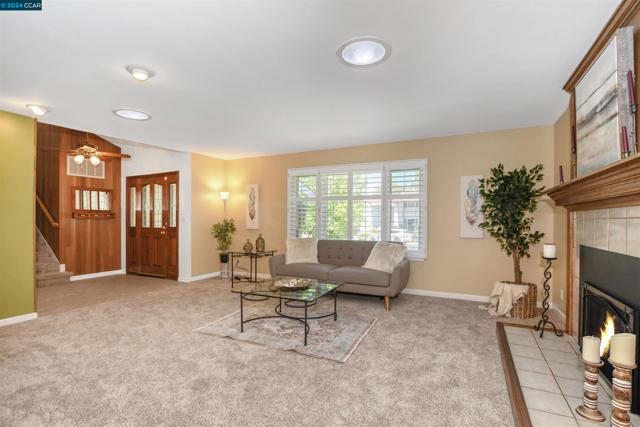 Image 4 of 43 For 4484 Snowberry Ct