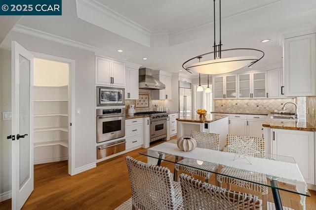 260 Edinburgh Cir, Danville CA: https://media.crmls.org/mediaz/13722c83-6de7-42f9-9a13-b1b02be93125.jpg