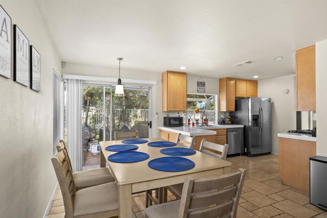 845 RIDGEWATER DR, Chula Vista CA: https://media.crmls.org/mediaz/13725244-7034-4868-be6f-3e93a7d4fa5f.jpg