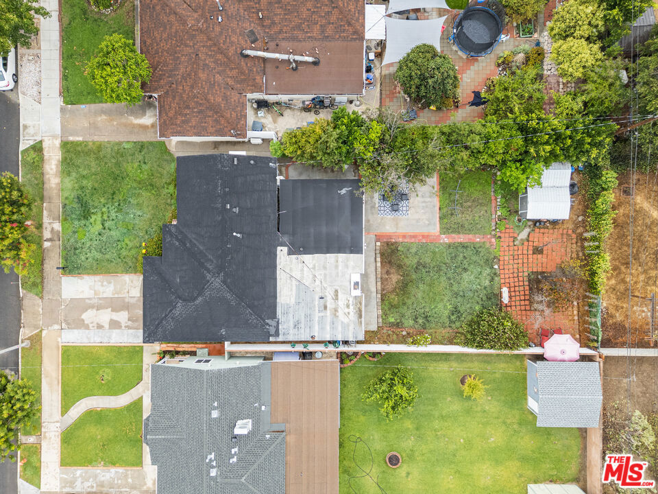 https://media.crmls.org/mediaz/1372b845-e1a3-4e77-ab63-7d5f58c78c85.jpg?preset=X-Large