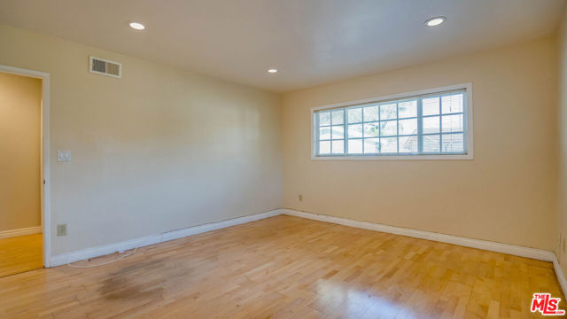 9631 CRYSTAL VIEW Drive, Tujunga CA: https://media.crmls.org/mediaz/137331f7-fbf2-4ed5-944f-b5993a4503e9.jpg