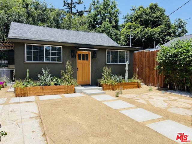 3815 Fernwood Avenue, Los Angeles CA: https://media.crmls.org/mediaz/13733d89-31ef-4e66-ace9-b54a9ac79d1b.jpg