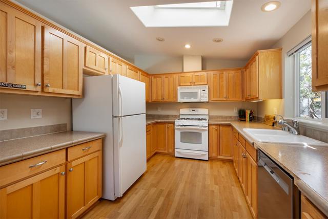 2395 Delaware Avenue, Santa Cruz CA: https://media.crmls.org/mediaz/13734186-4c03-44c4-a452-8973a91d34fb.jpg