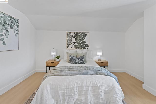 897 Oak Street, Alameda CA: https://media.crmls.org/mediaz/1374068f-b64f-46e0-8810-a74c88762d0f.jpg