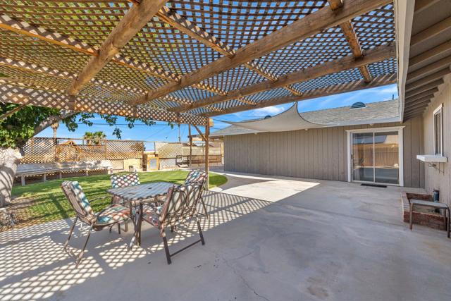 5343 Encelia Drive, 29 Palms CA: https://media.crmls.org/mediaz/1374349c-fef9-453c-b319-575424071759.jpg