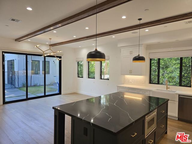 18026 Valley Vista Boulevard, Encino CA: https://media.crmls.org/mediaz/13744036-a06a-4371-ad6c-6c3166380887.jpg