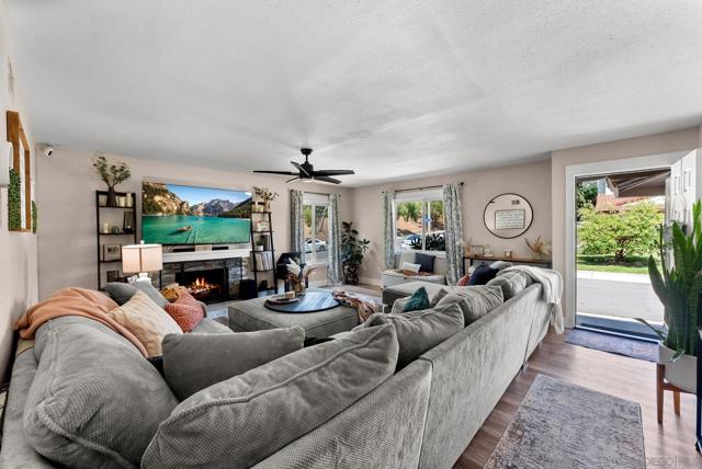 1650 Point Mugu Court, Chula Vista CA: https://media.crmls.org/mediaz/137469e8-139d-4c11-9791-61457476d546.jpg