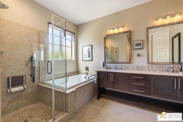 2985 Searchlight Lane, Palm Springs CA: https://media.crmls.org/mediaz/13748f0c-1d07-4cb5-8eb0-5fbd50136e9d.jpg