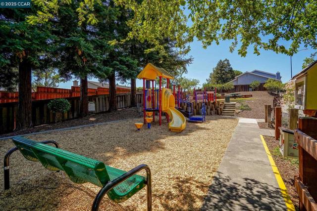 2132 Rock Pass Pl, Martinez CA: https://media.crmls.org/mediaz/13748f6e-a8f0-42f3-9114-0a07beefbd56.jpg