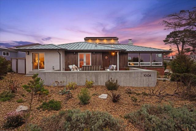 1004 W Cliff Drive, Santa Cruz CA: https://media.crmls.org/mediaz/13748fe2-b2fb-4159-98a9-b9a7068aa9f6.jpg